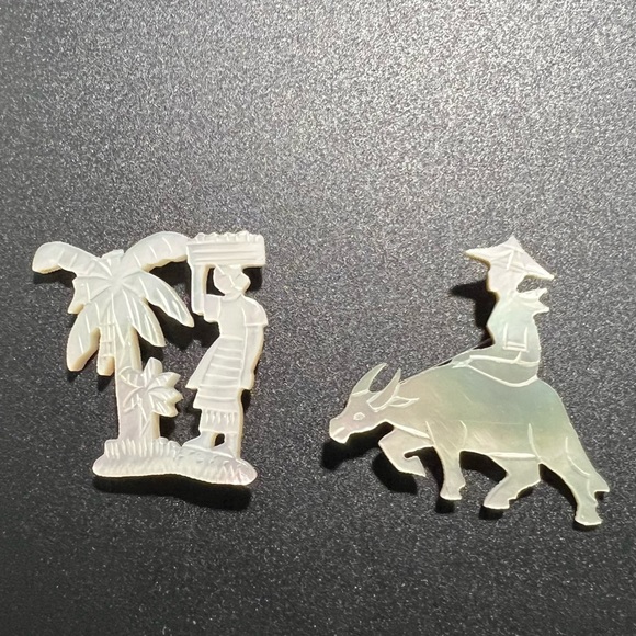 Mother of Pearl Hand Carved Mid Century Brooch Ox Rider & Woman Basket Palm Tree - Picture 1 of 6